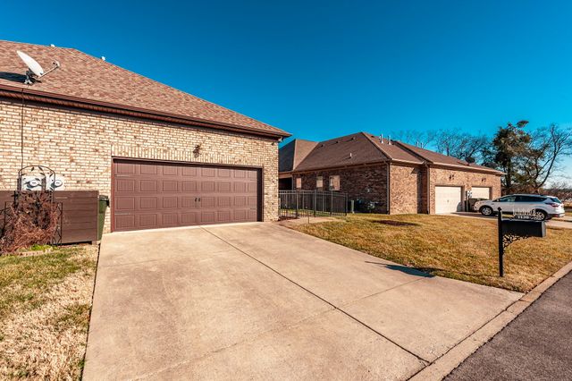 1130 S McMahan Dr, Gallatin, TN 37066