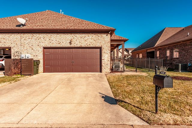 1130 S McMahan Dr, Gallatin, TN 37066