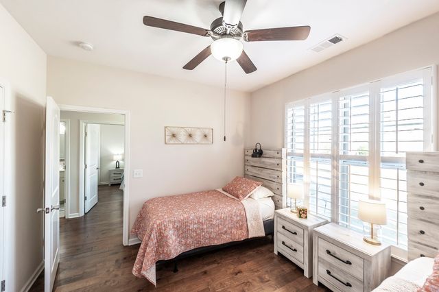 1130 S McMahan Dr, Gallatin, TN 37066