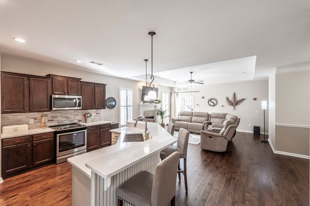 1130 S McMahan Dr, Gallatin, TN 37066