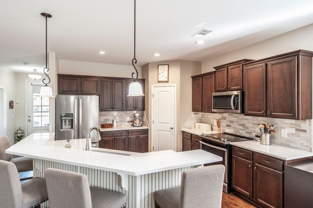 1130 S McMahan Dr, Gallatin, TN 37066