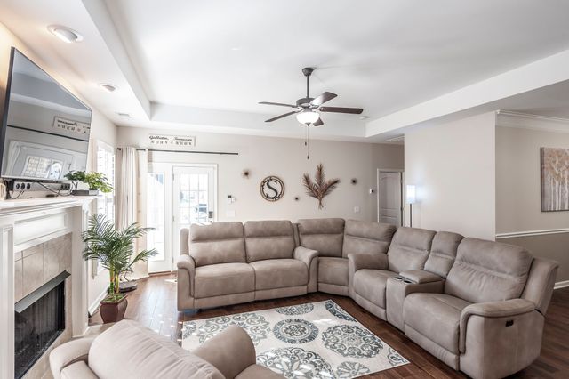 1130 S McMahan Dr, Gallatin, TN 37066