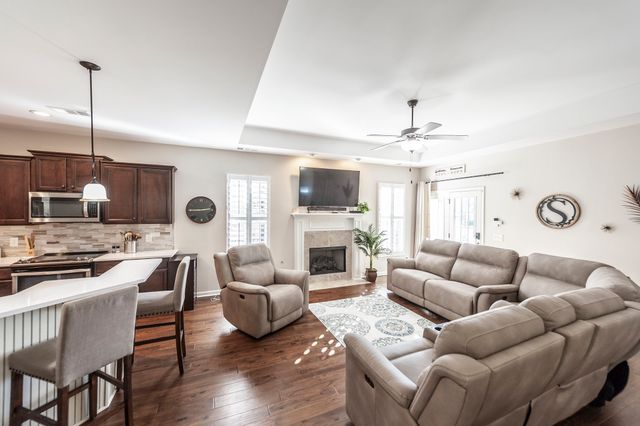 1130 S McMahan Dr, Gallatin, TN 37066