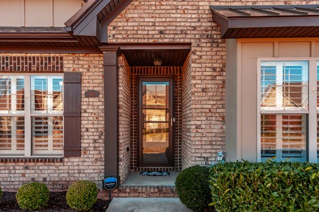 1130 S McMahan Dr, Gallatin, TN 37066