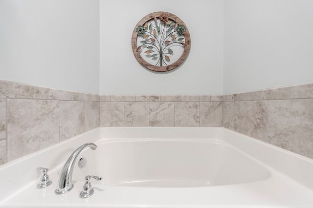 1130 S McMahan Dr, Gallatin, TN 37066