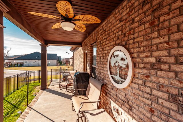 1130 S McMahan Dr, Gallatin, TN 37066