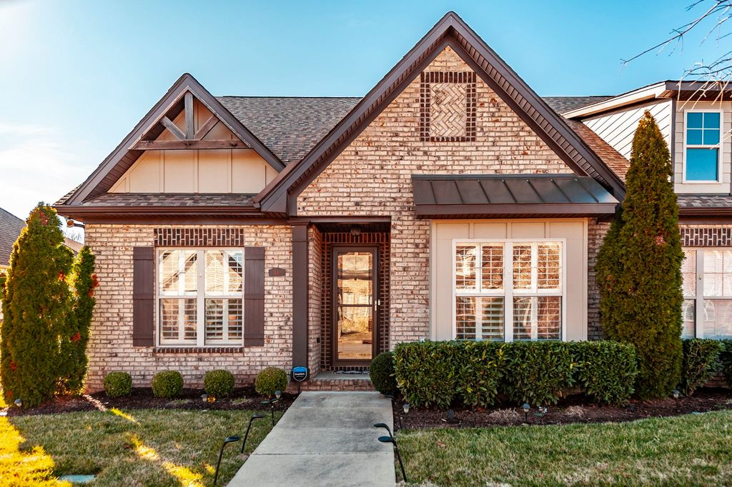 1130 S McMahan Dr, Gallatin, TN 37066