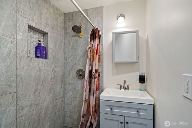 10606 SE 226th St, Kent, WA 98031