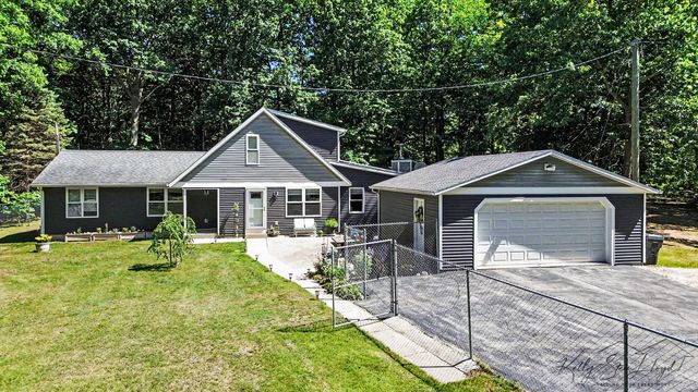 17566 Blue Star Highway, South Haven, MI 49090