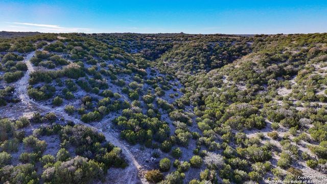 2733 Private Road 4560, Rocksprings, TX 78880