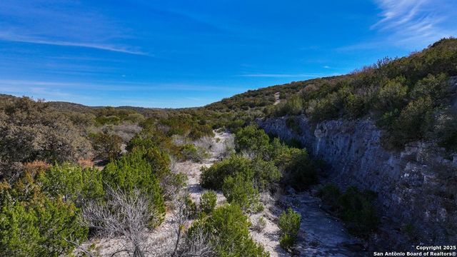 2733 Private Road 4560, Rocksprings, TX 78880