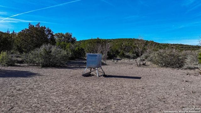 2733 Private Road 4560, Rocksprings, TX 78880