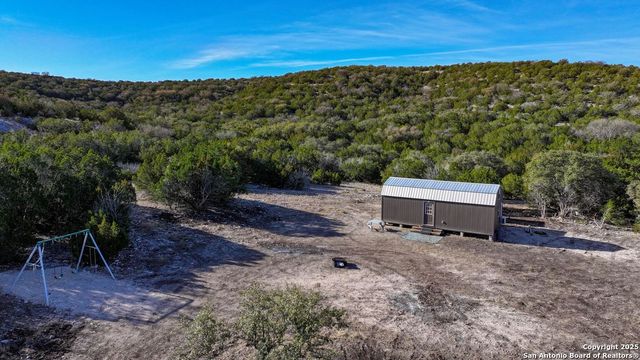 2733 Private Road 4560, Rocksprings, TX 78880