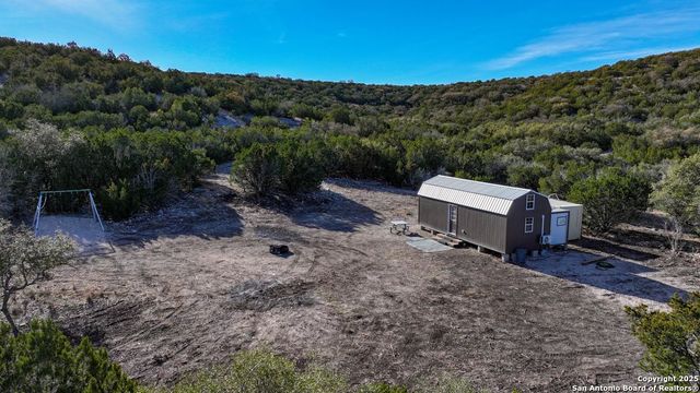 2733 Private Road 4560, Rocksprings, TX 78880