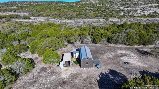 2733 Private Road 4560, Rocksprings, TX 78880