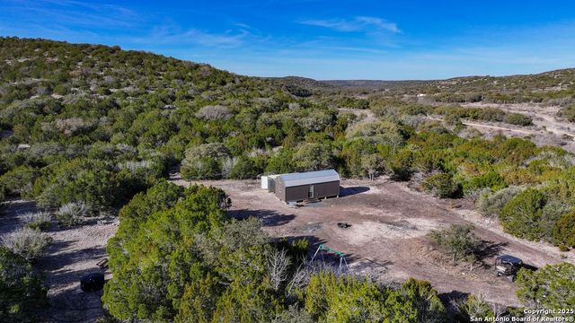 2733 Private Road 4560, Rocksprings, TX 78880
