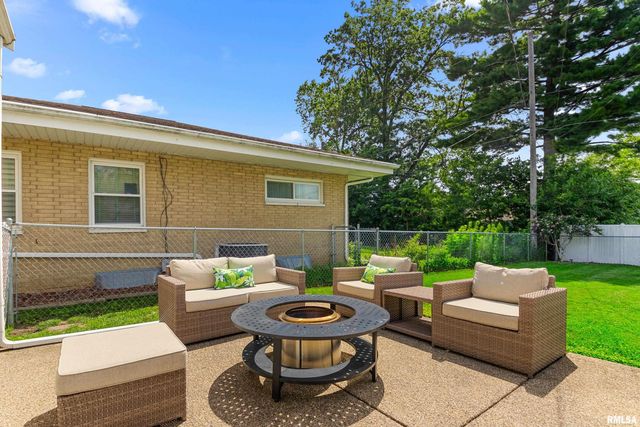 1417 N 12TH Street, Pekin, IL 61554