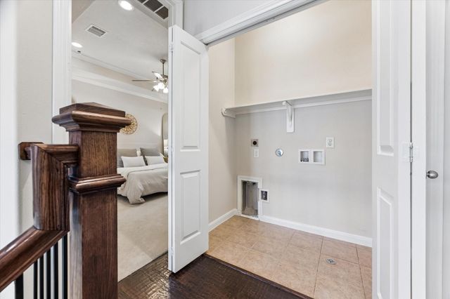 1045 W 22nd Street K, Houston, TX 77008