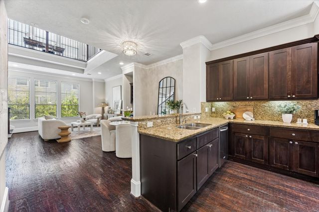 1045 W 22nd Street K, Houston, TX 77008