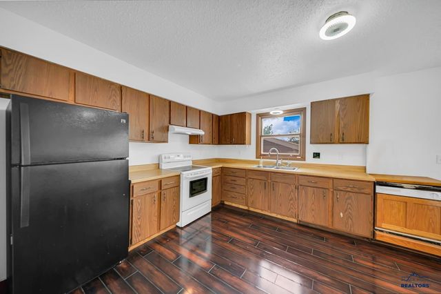 3824 CHIEF DR, Rapid City, SD 57701
