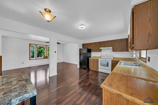 3824 CHIEF DR, Rapid City, SD 57701