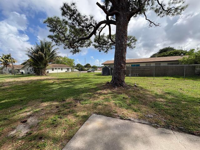 4593 Coconut Road, Lake Worth, FL 33461