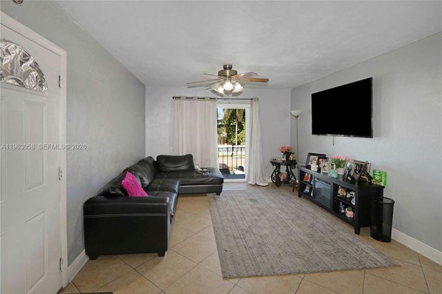 1275 W 35th St 45B, Hialeah, FL 33012