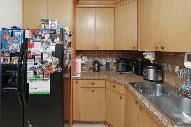 1275 W 35th St 45B, Hialeah, FL 33012