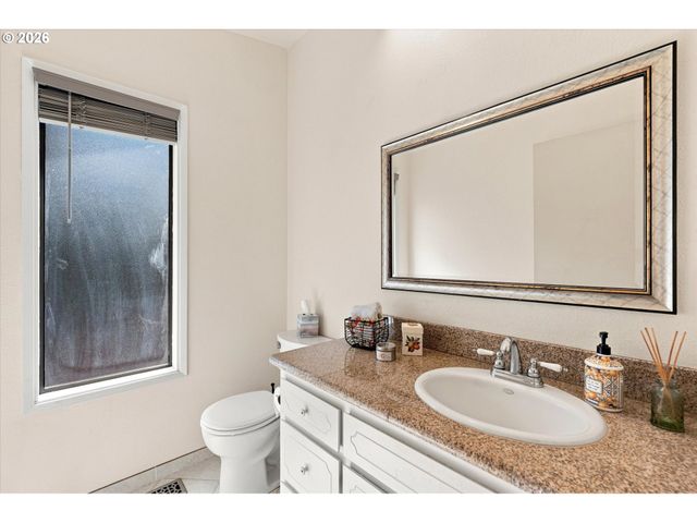 2461 PARK HILL Dr, Longview, WA 98632