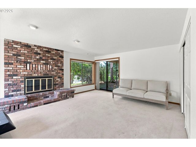 2461 PARK HILL Dr, Longview, WA 98632