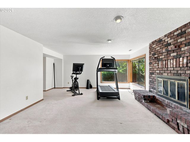 2461 PARK HILL Dr, Longview, WA 98632