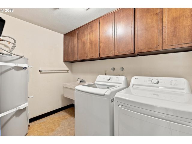 2461 PARK HILL Dr, Longview, WA 98632