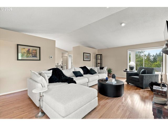 2461 PARK HILL Dr, Longview, WA 98632