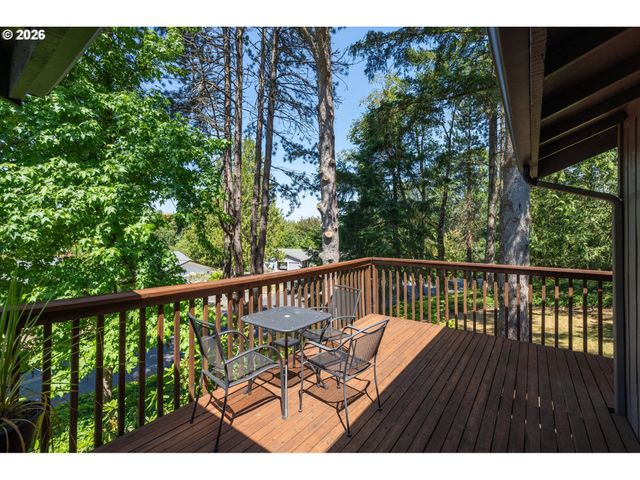 2461 PARK HILL Dr, Longview, WA 98632
