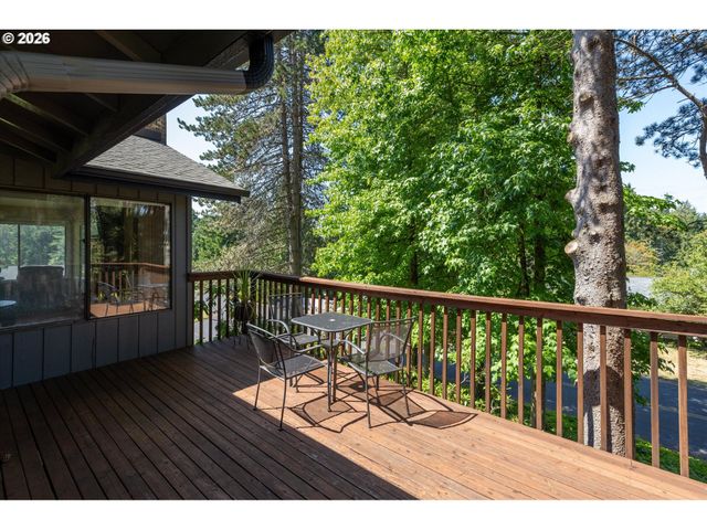 2461 PARK HILL Dr, Longview, WA 98632