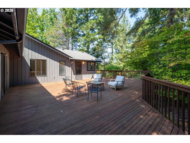 2461 PARK HILL Dr, Longview, WA 98632