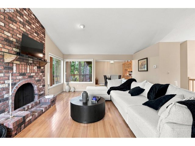 2461 PARK HILL Dr, Longview, WA 98632