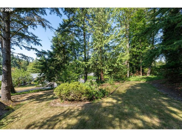 2461 PARK HILL Dr, Longview, WA 98632