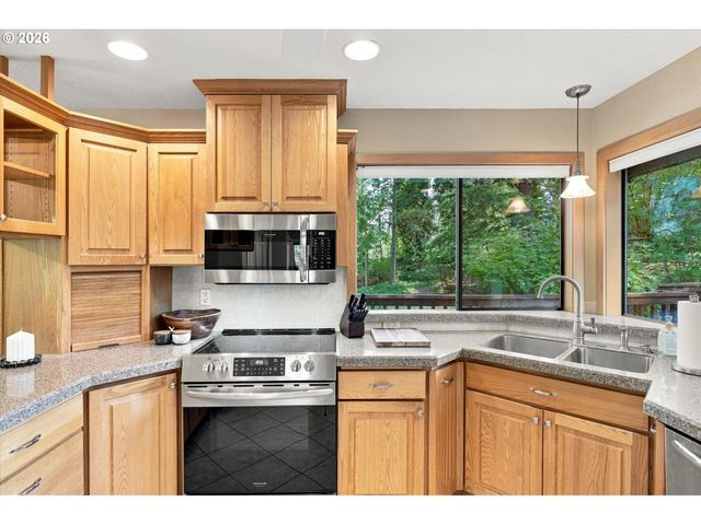 2461 PARK HILL Dr, Longview, WA 98632