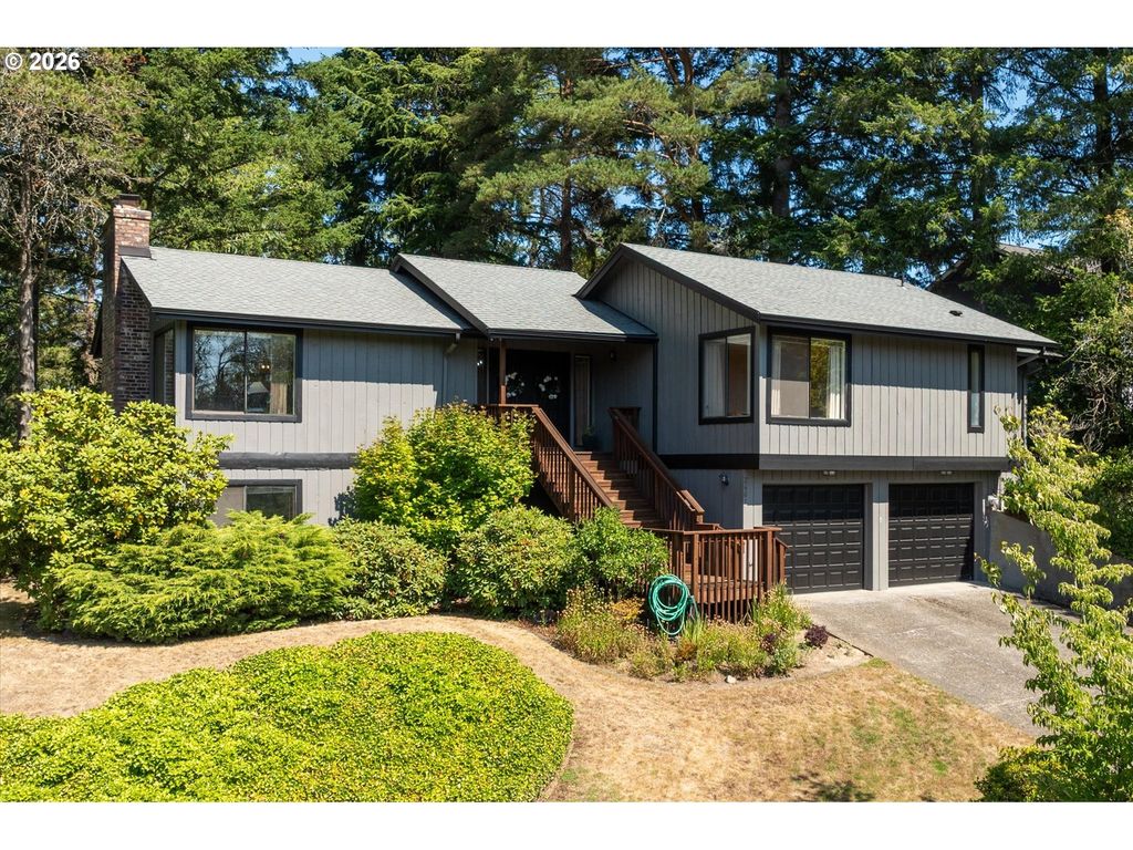 2461 PARK HILL Dr, Longview, WA 98632