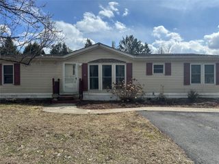 17 Pheasant Run, Pleasant Valley, NY 12569