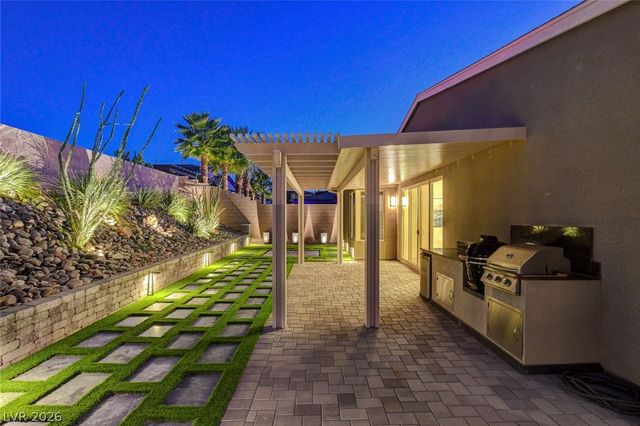 2560 Bridle Oaks Court, Henderson, NV 89044