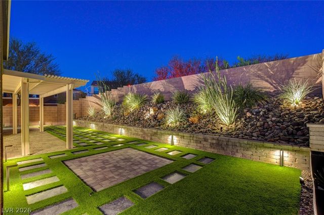 2560 Bridle Oaks Court, Henderson, NV 89044