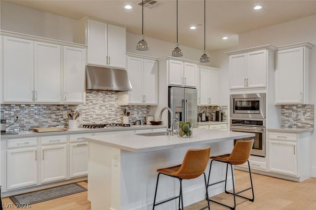 2560 Bridle Oaks Court, Henderson, NV 89044