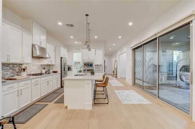 2560 Bridle Oaks Court, Henderson, NV 89044