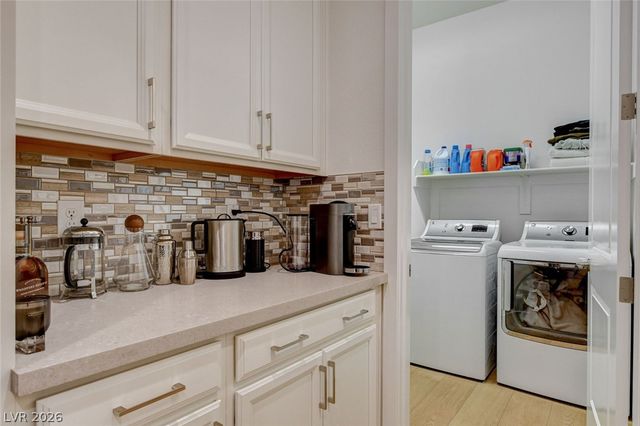 2560 Bridle Oaks Court, Henderson, NV 89044