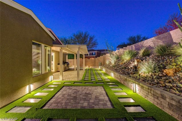 2560 Bridle Oaks Court, Henderson, NV 89044