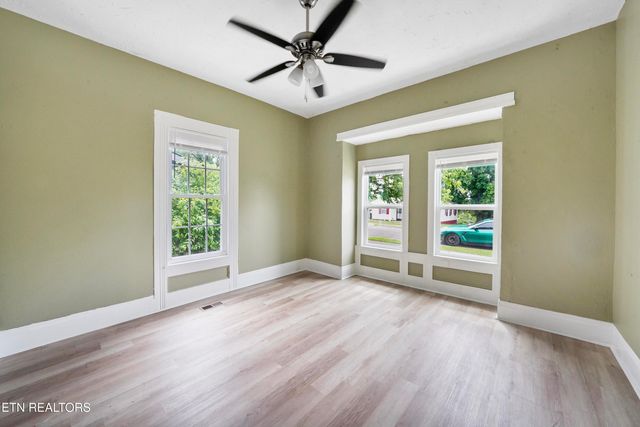 2417 Parkview Ave Ave, Knoxville, TN 37917
