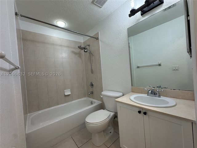 10885 NW 89th Ter 113, Doral, FL 33178