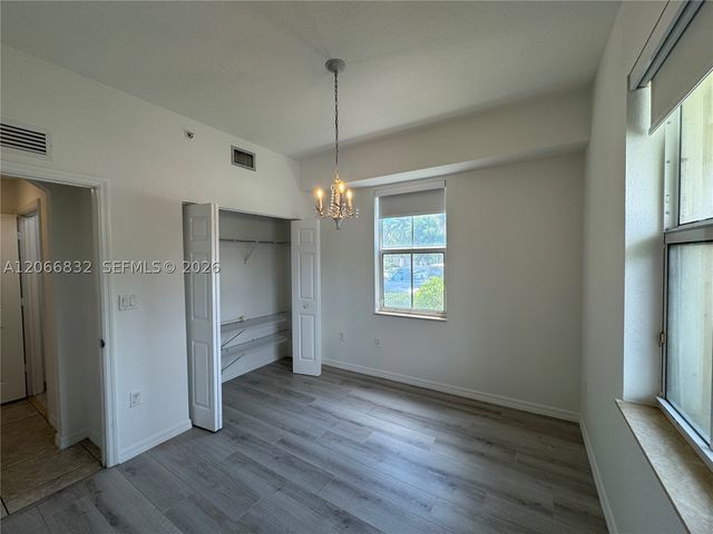 10885 NW 89th Ter 113, Doral, FL 33178